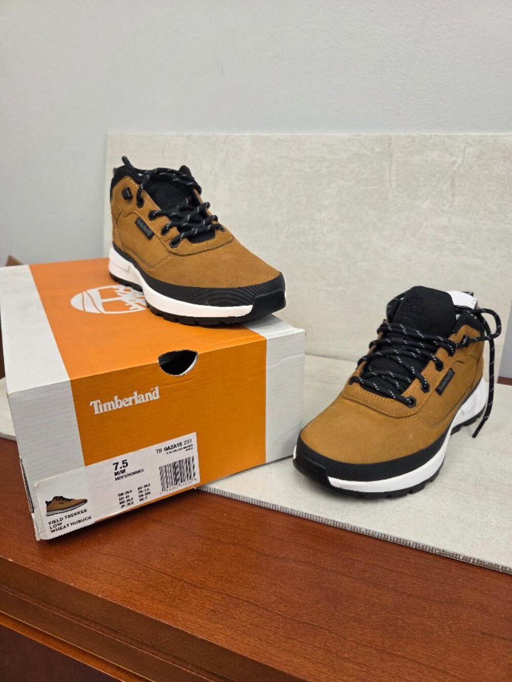 Timberland Men's Field Trekker Sneakers New in Box Size 7.5 Men's Wheat